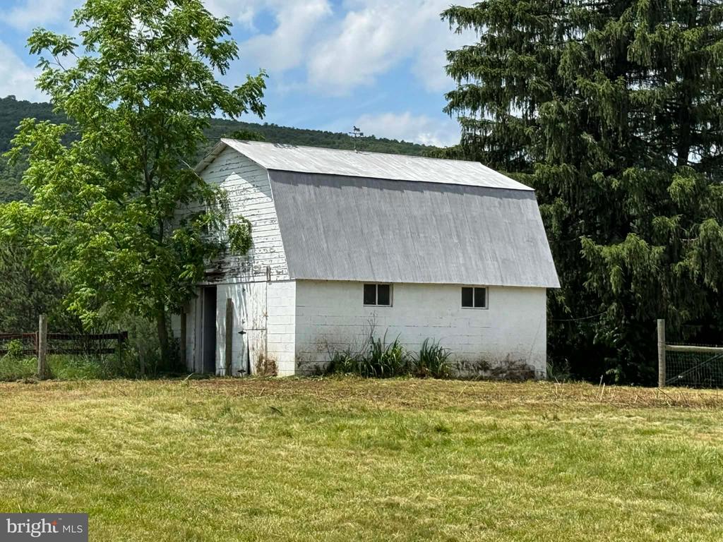 2165 BEDFORD VALLEY ROAD