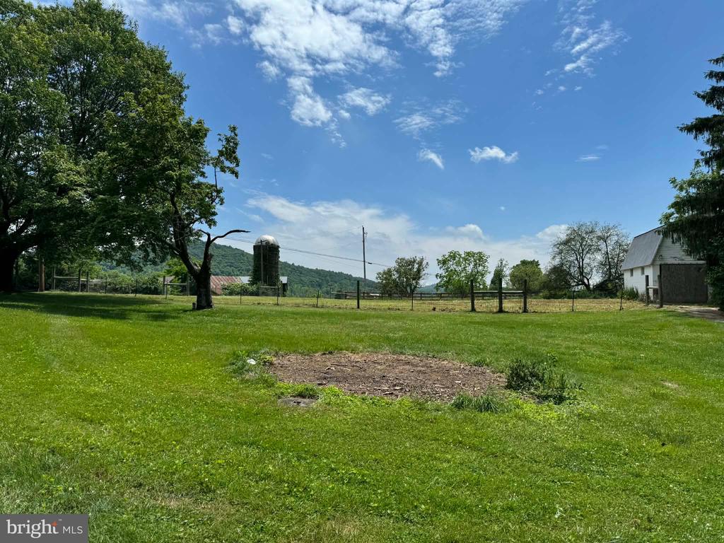 2165 BEDFORD VALLEY ROAD