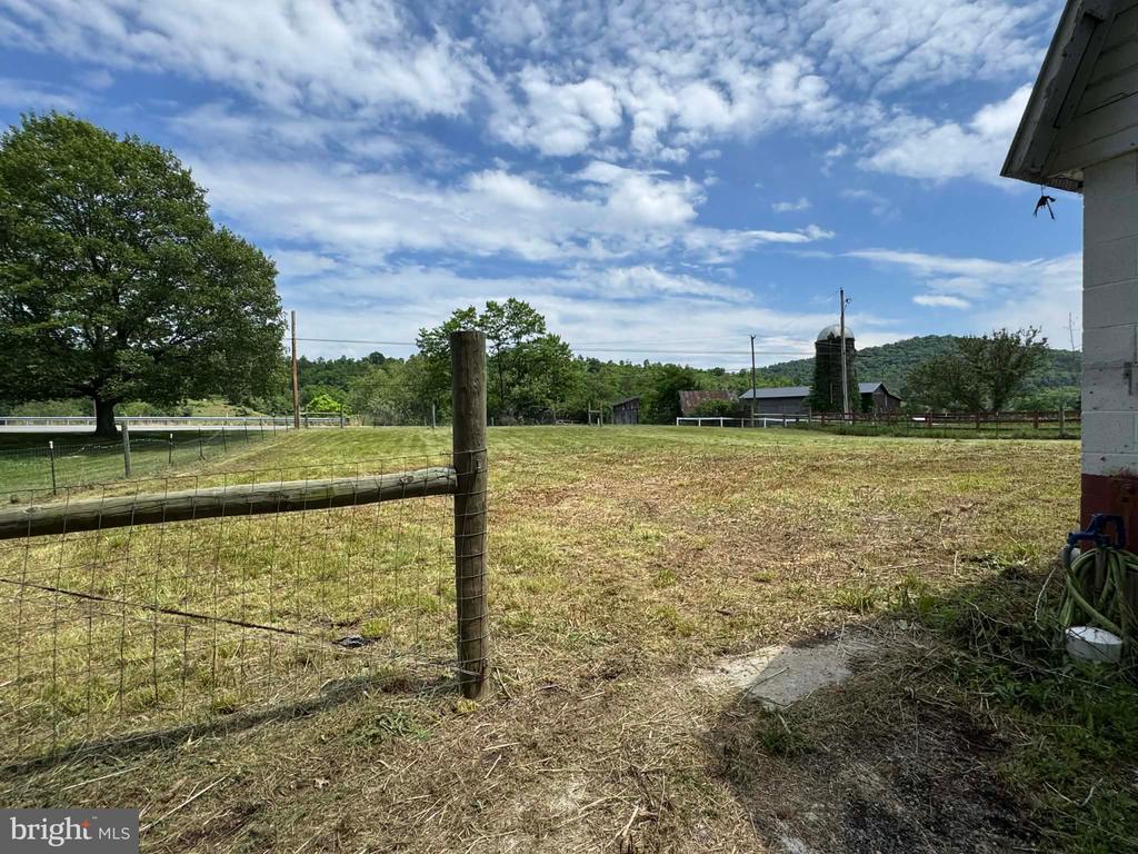 2165 BEDFORD VALLEY ROAD