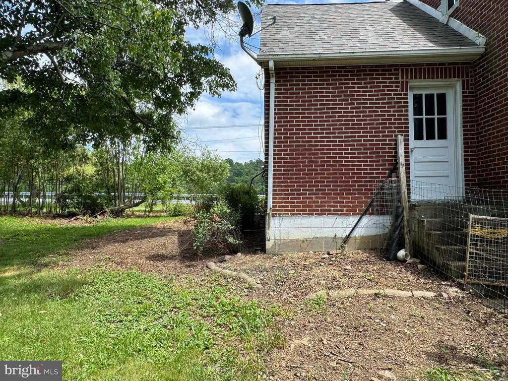 2165 BEDFORD VALLEY ROAD