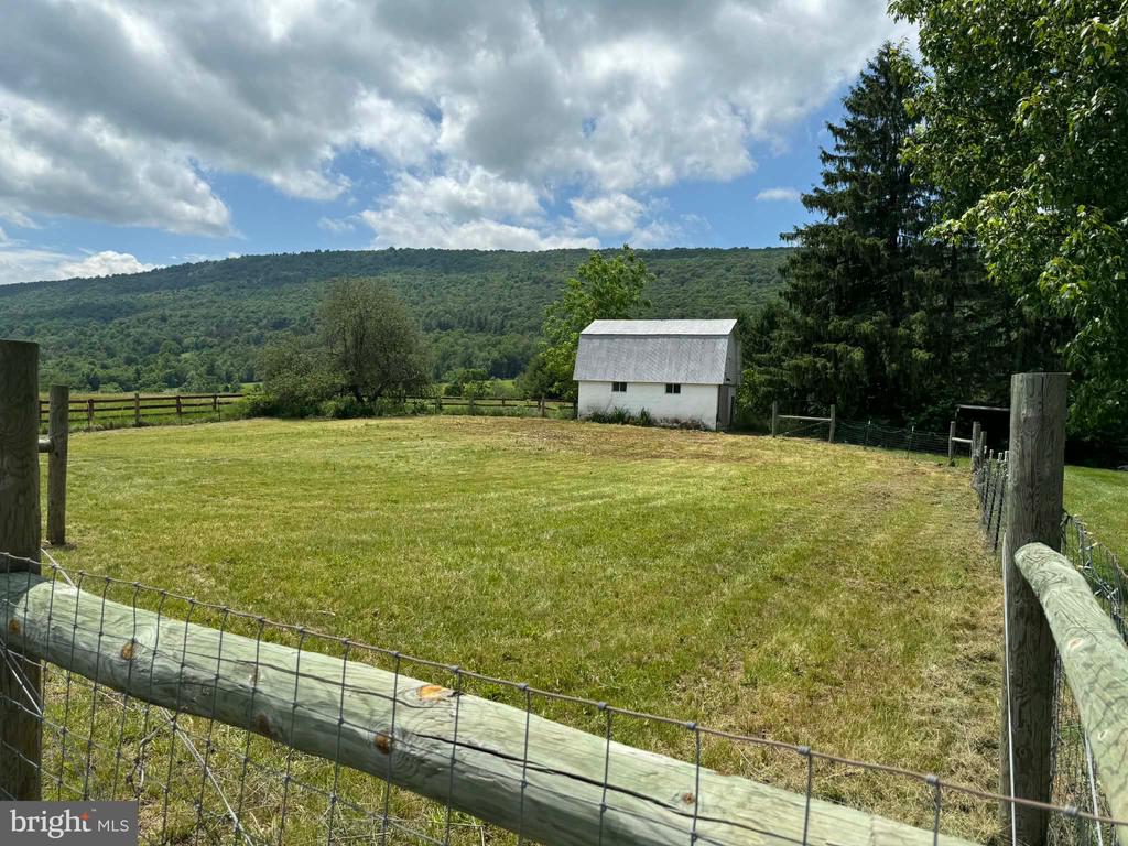 2165 BEDFORD VALLEY ROAD