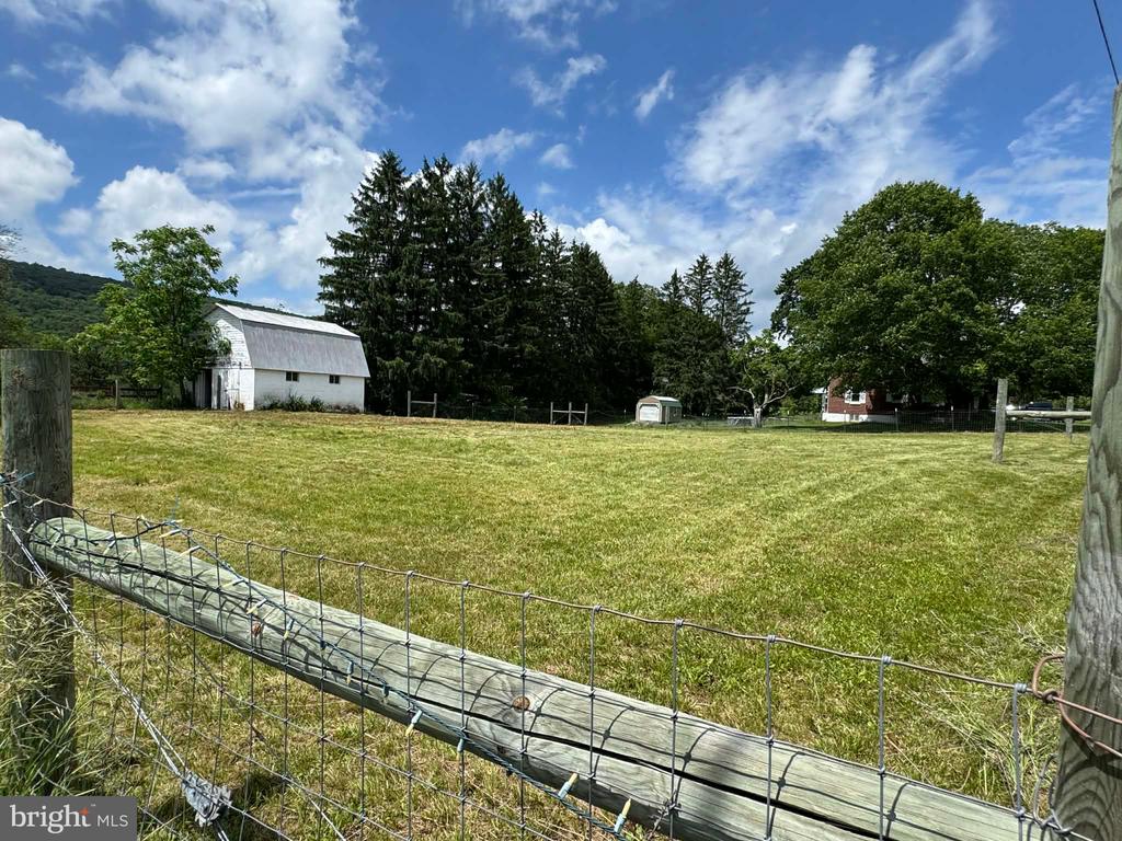 2165 BEDFORD VALLEY ROAD