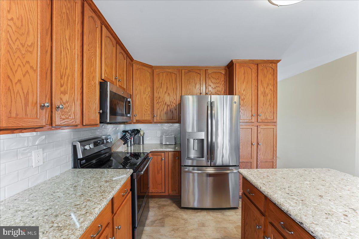 225 WHITE OAK DRIVE