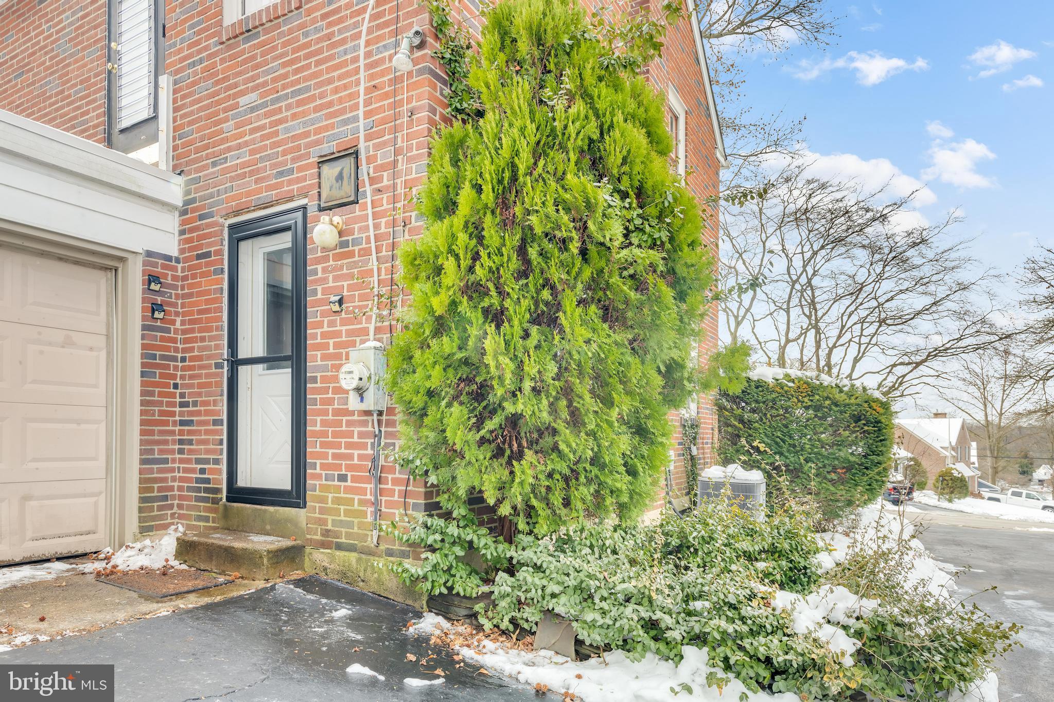 831 STANBRIDGE ROAD