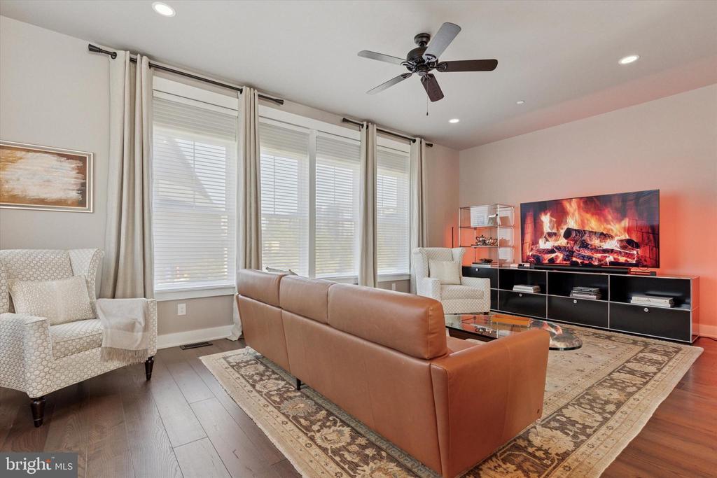 301 W SQUIRE DRIVE
