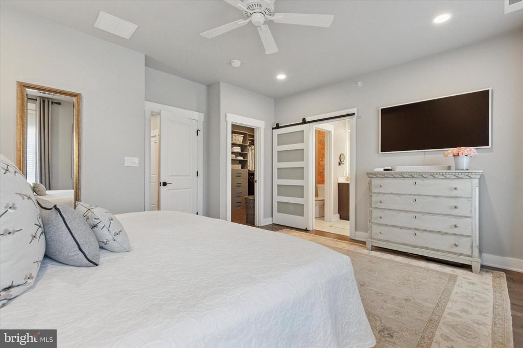 301 W SQUIRE DRIVE