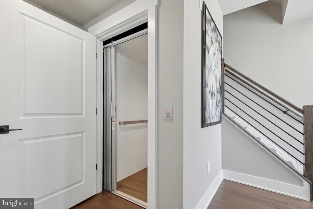 301 W SQUIRE DRIVE