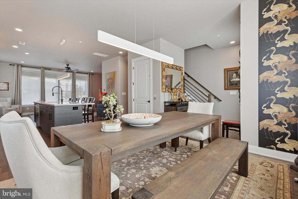 301 W SQUIRE DRIVE