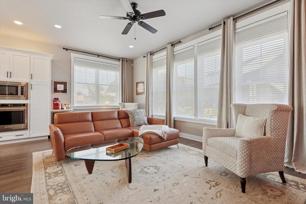 301 W SQUIRE DRIVE