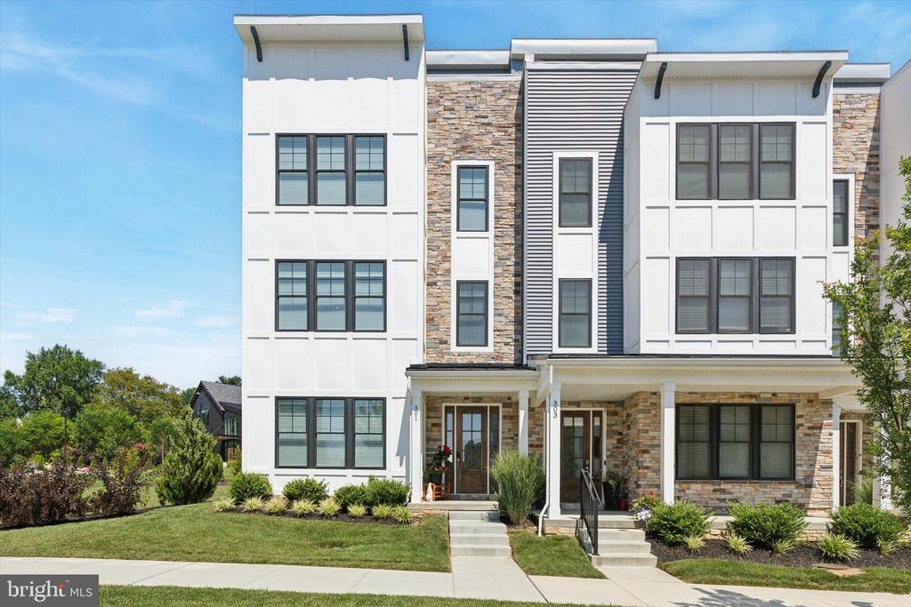 301 W SQUIRE DRIVE