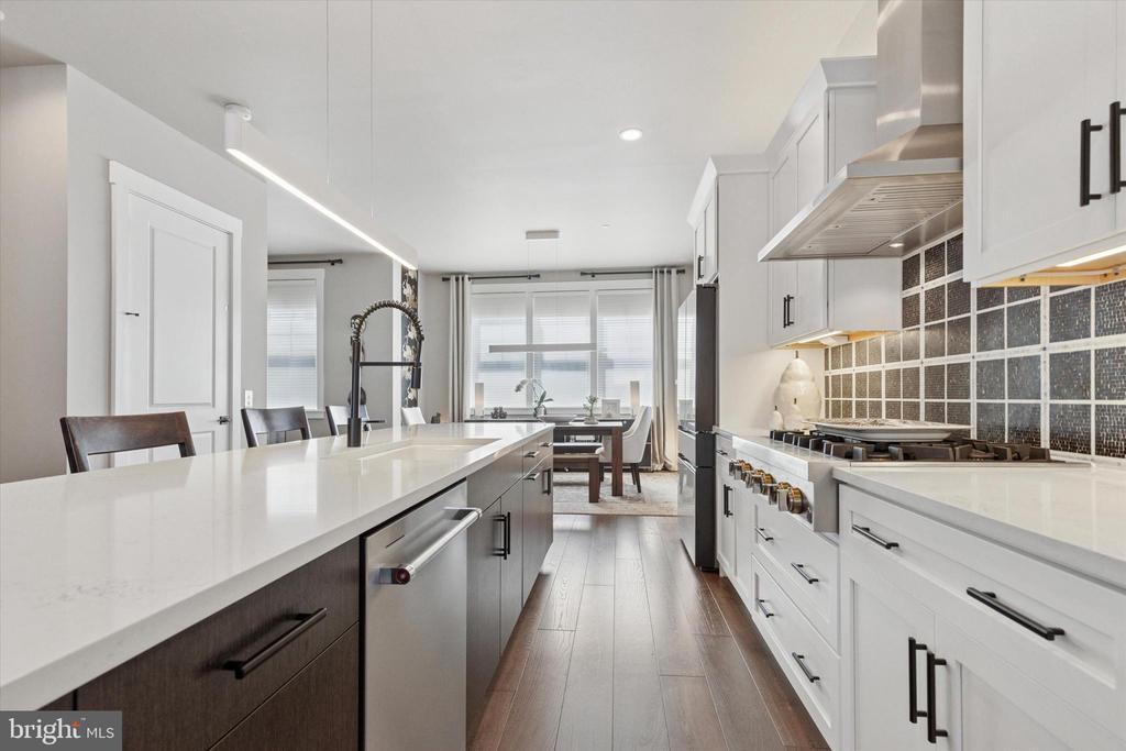 301 W SQUIRE DRIVE