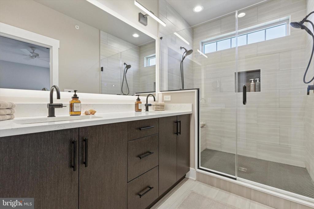 301 W SQUIRE DRIVE