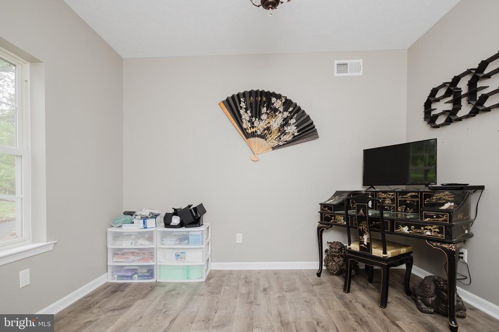 333 WHITE OAKS DRIVE