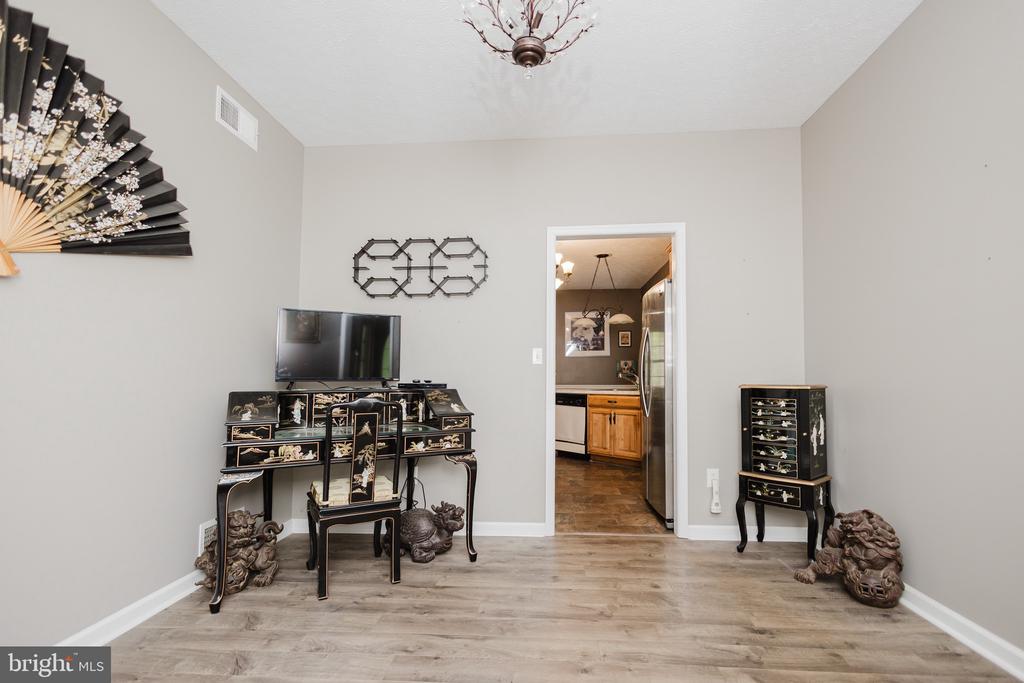 333 WHITE OAKS DRIVE