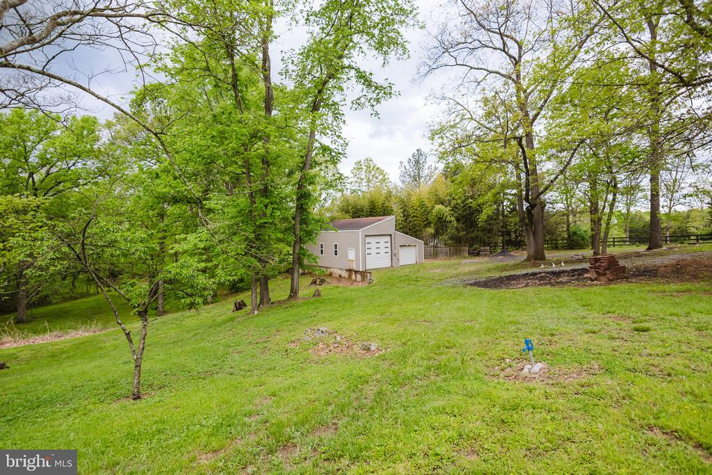 333 WHITE OAKS DRIVE