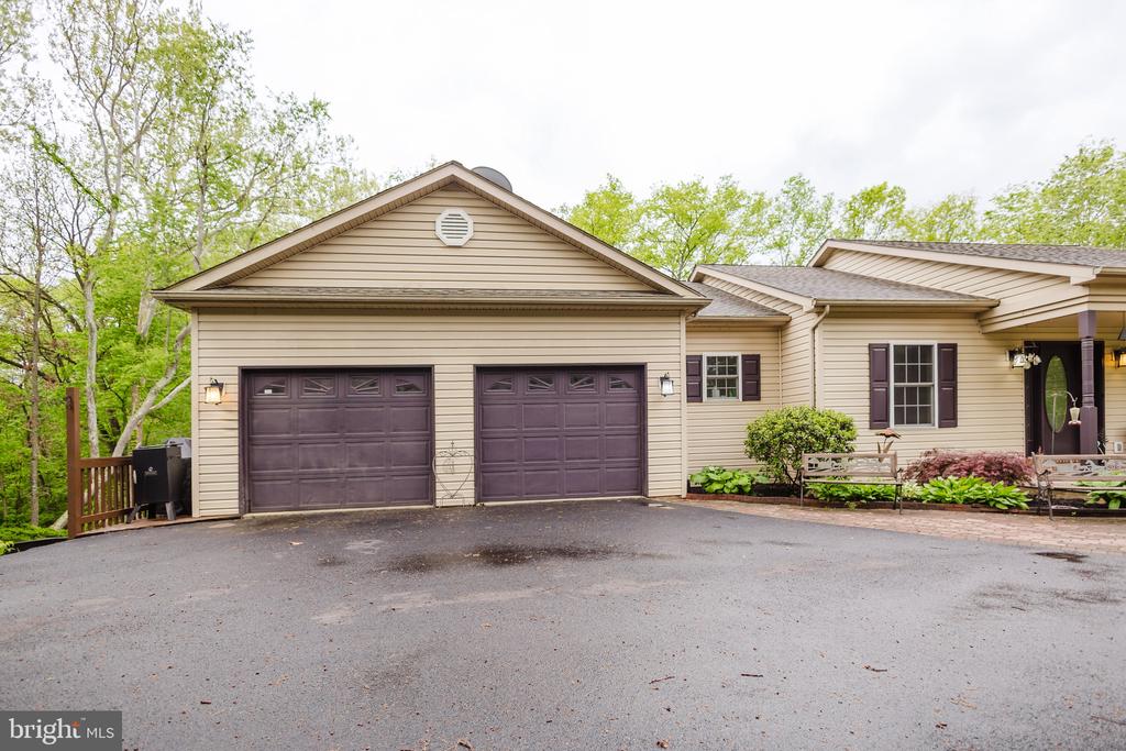 333 WHITE OAKS DRIVE