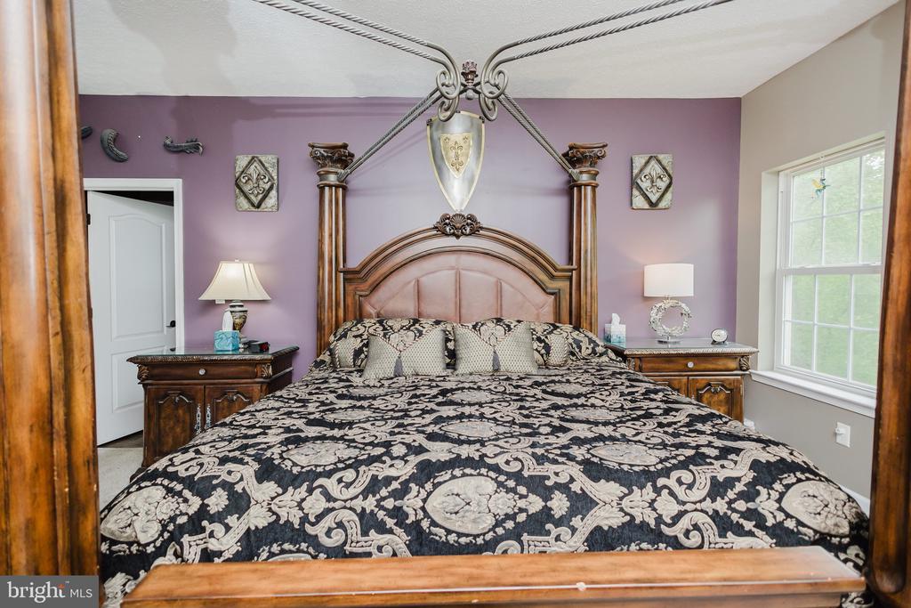 333 WHITE OAKS DRIVE