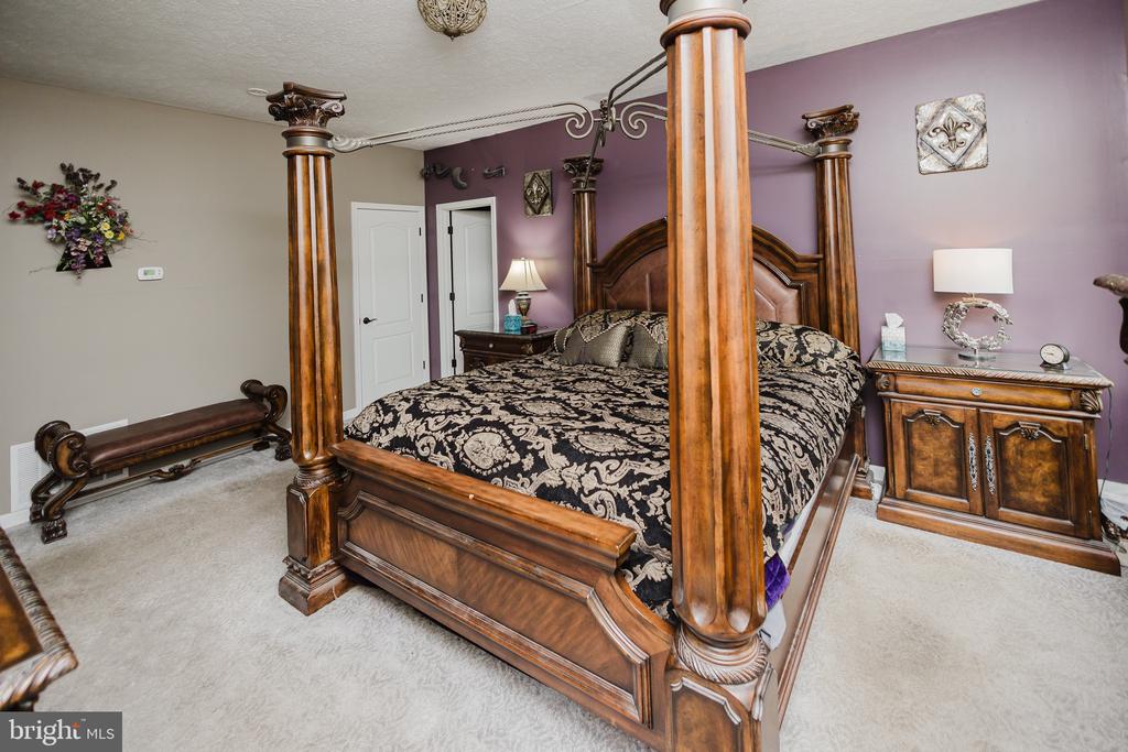 333 WHITE OAKS DRIVE