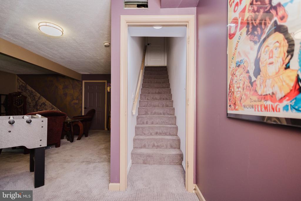 333 WHITE OAKS DRIVE