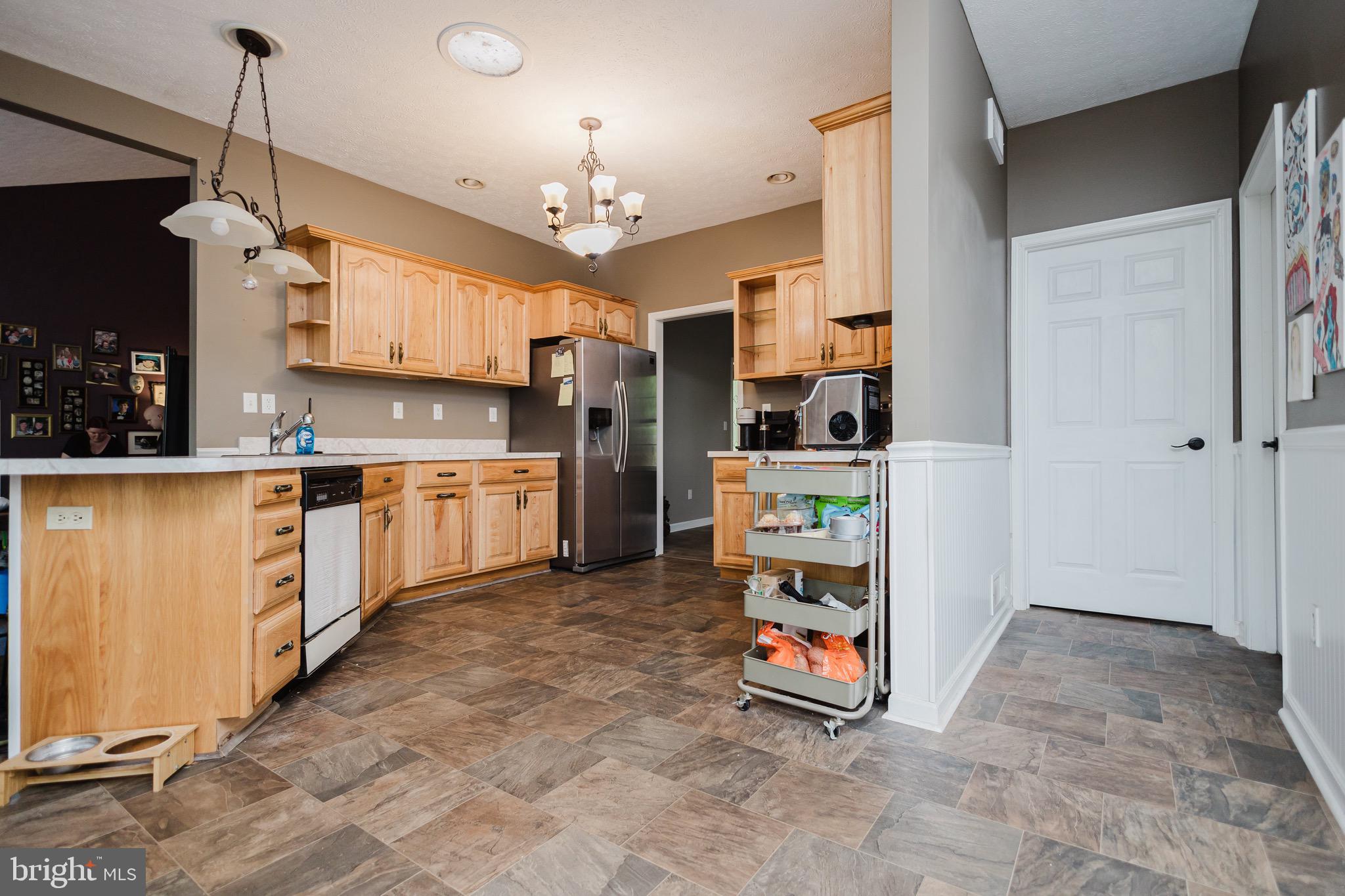 333 WHITE OAKS DRIVE