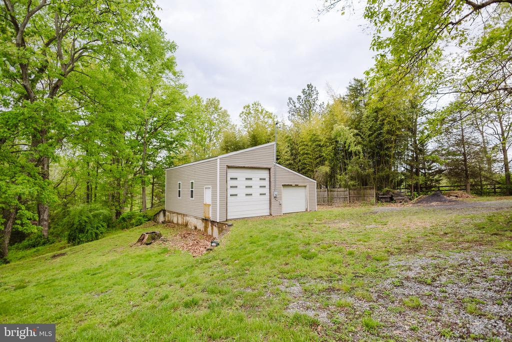 333 WHITE OAKS DRIVE