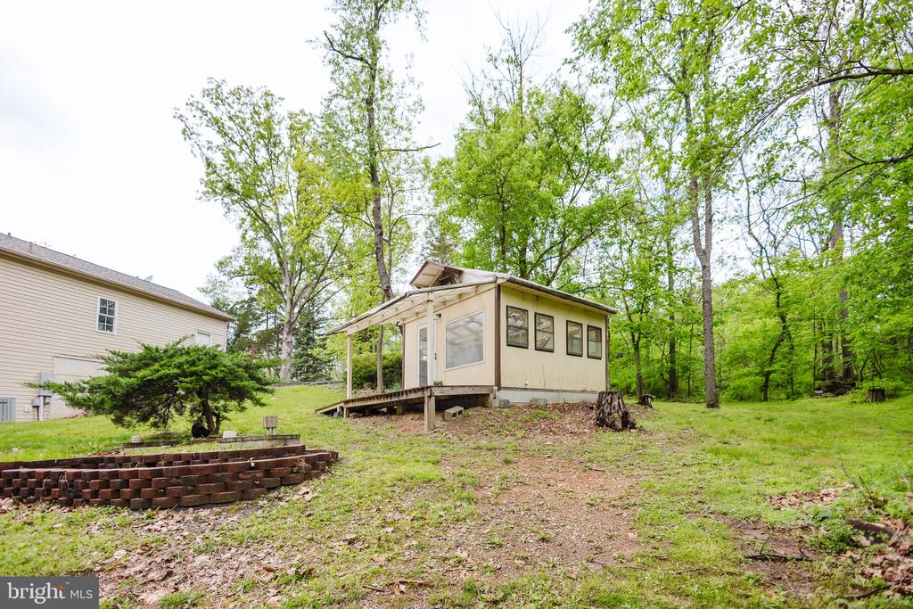 333 WHITE OAKS DRIVE