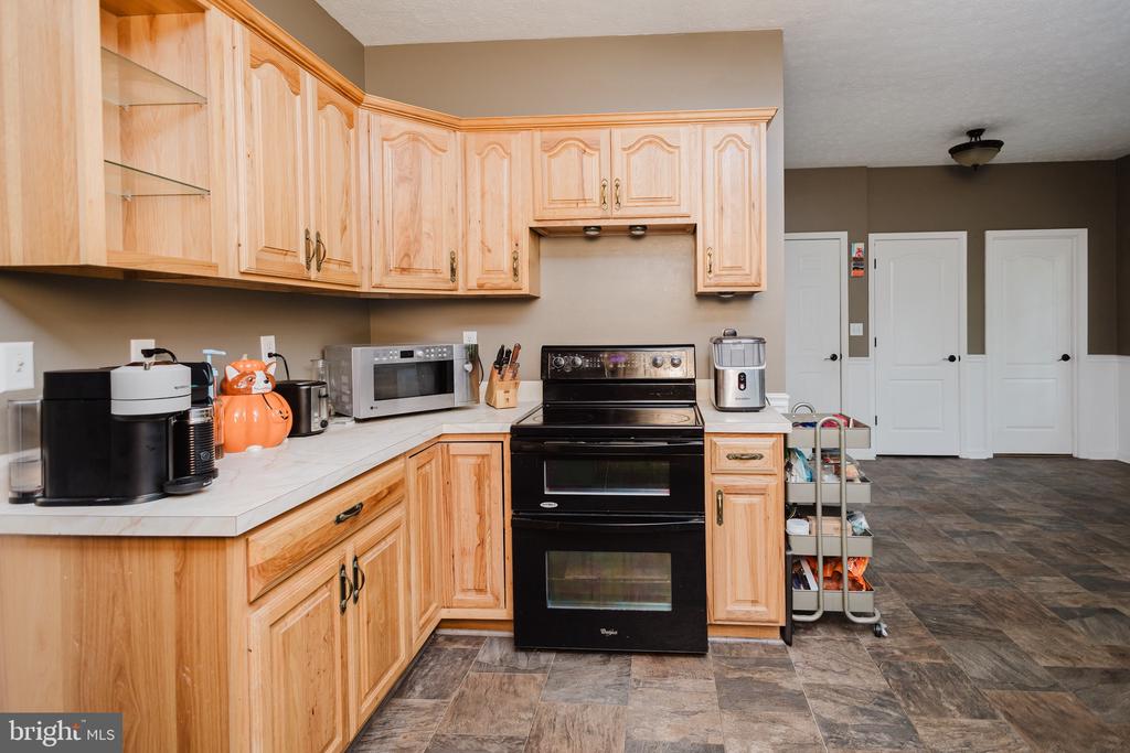 333 WHITE OAKS DRIVE