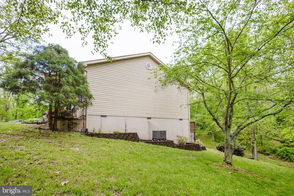 333 WHITE OAKS DRIVE