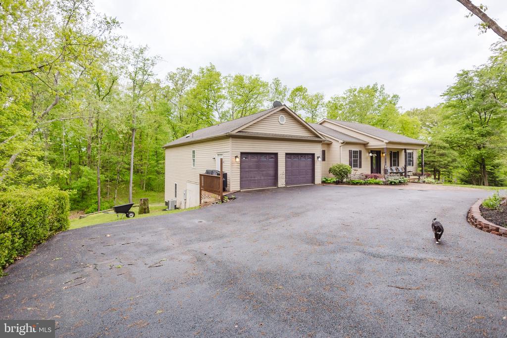 333 WHITE OAKS DRIVE
