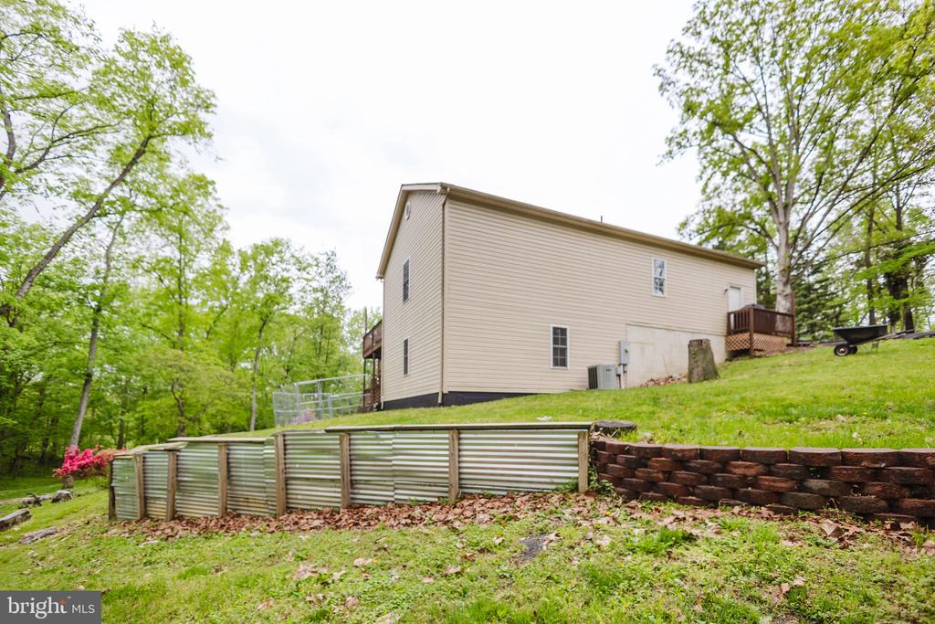 333 WHITE OAKS DRIVE