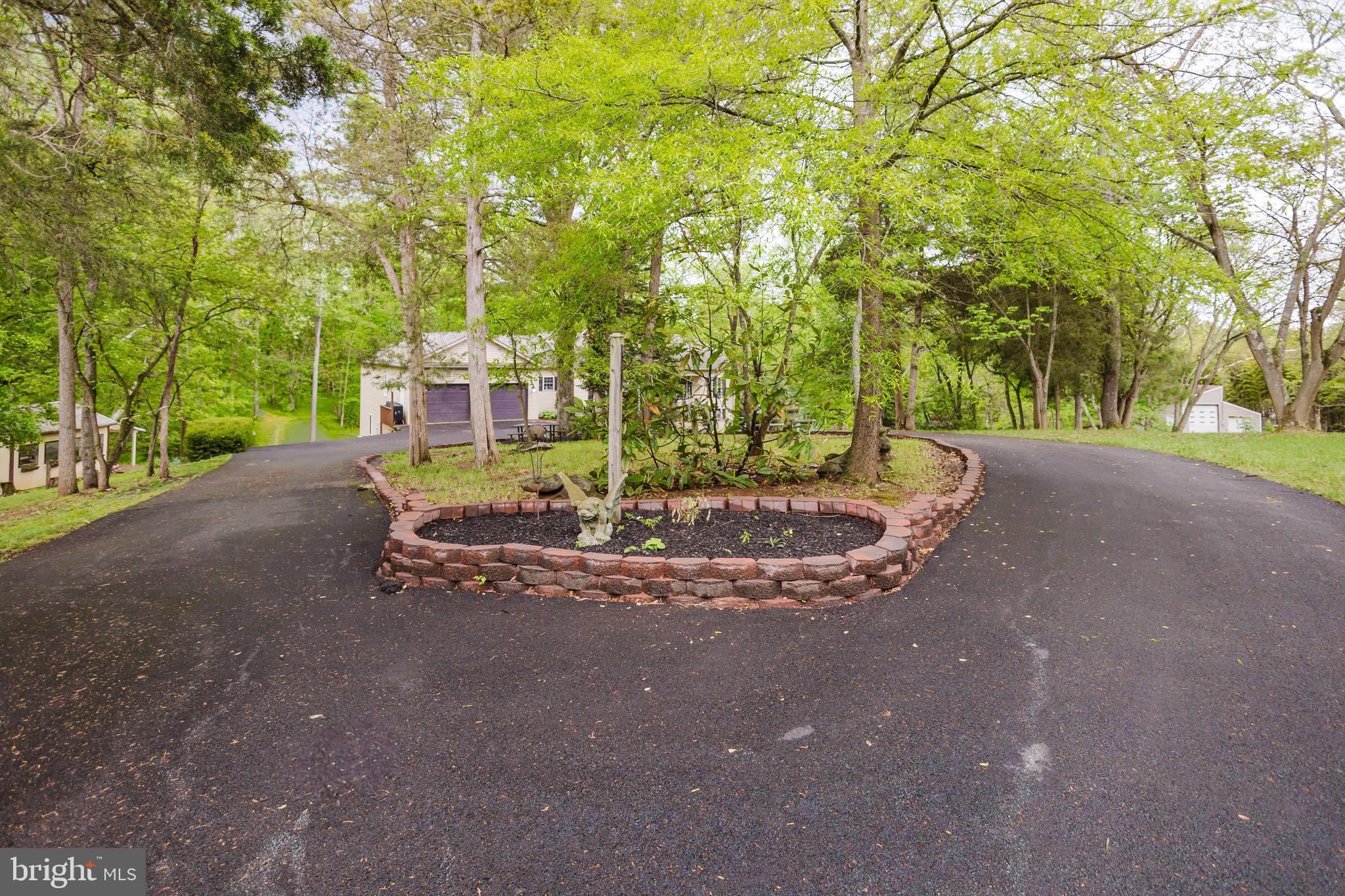 333 WHITE OAKS DRIVE