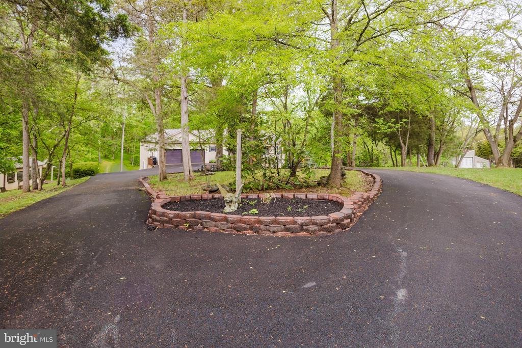 333 WHITE OAKS DRIVE