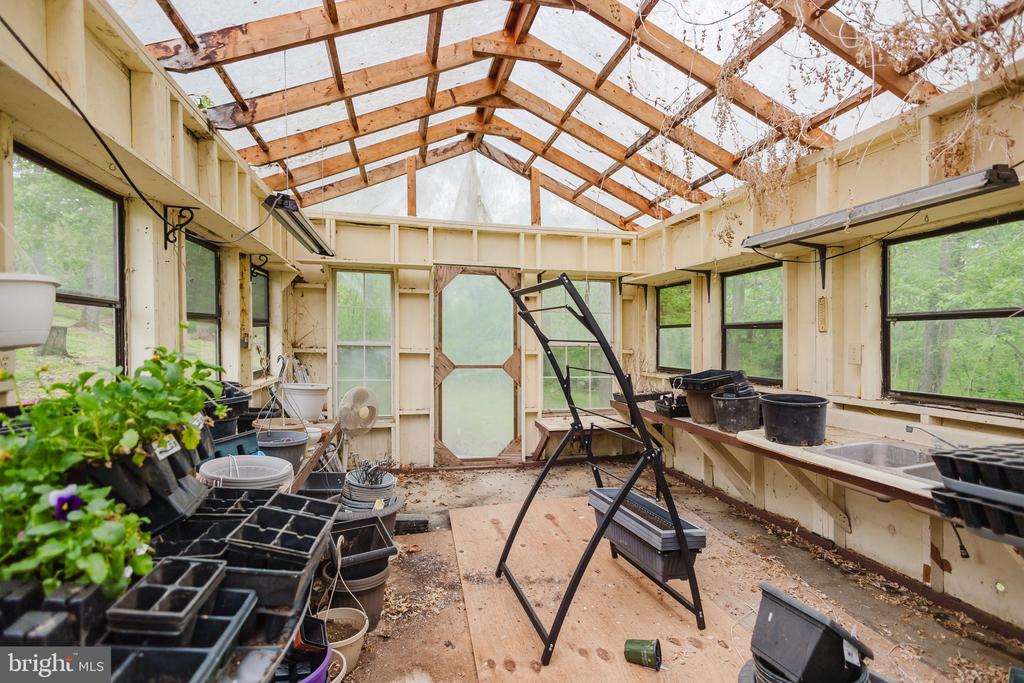 333 WHITE OAKS DRIVE