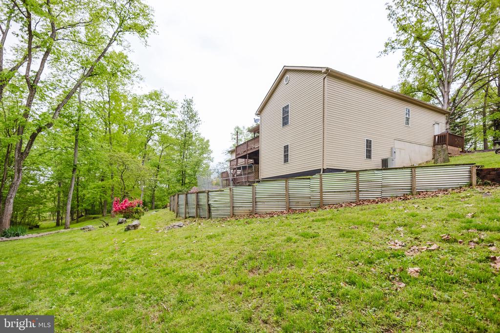 333 WHITE OAKS DRIVE