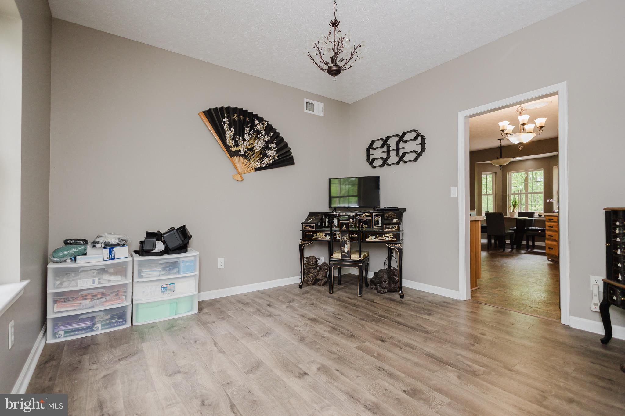 333 WHITE OAKS DRIVE