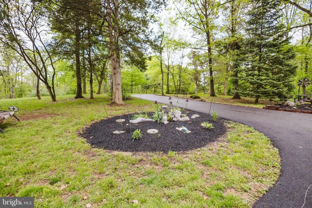 333 WHITE OAKS DRIVE