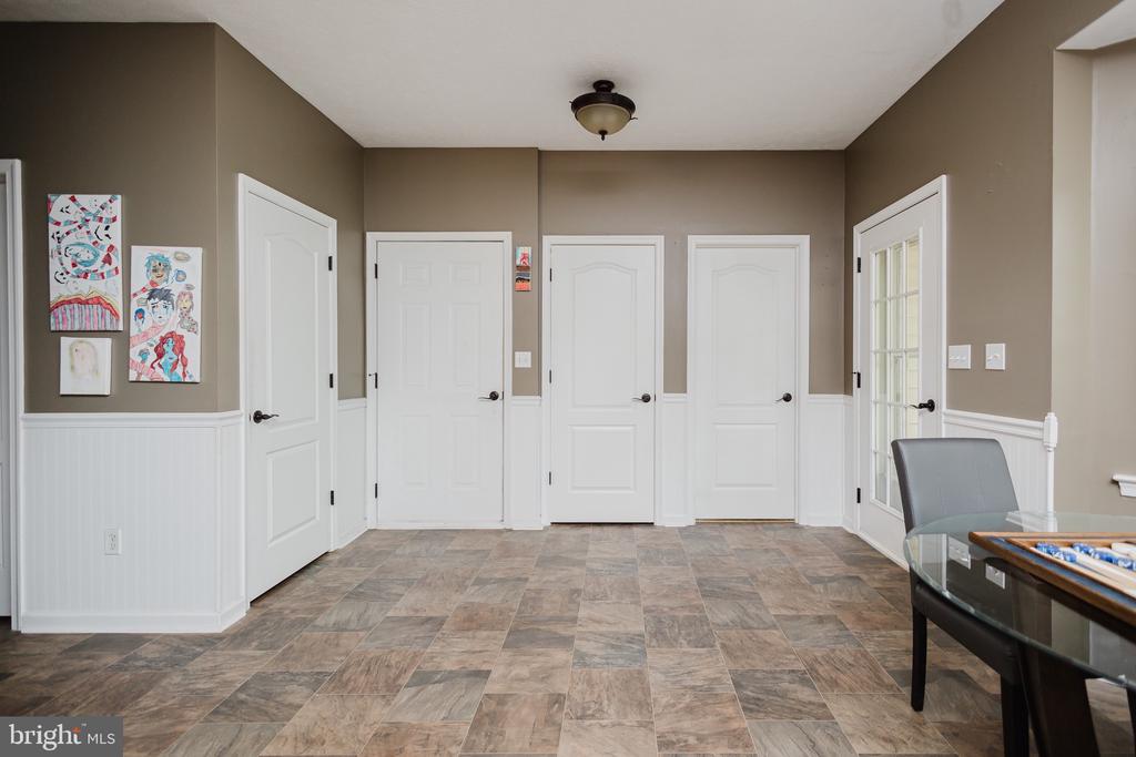 333 WHITE OAKS DRIVE