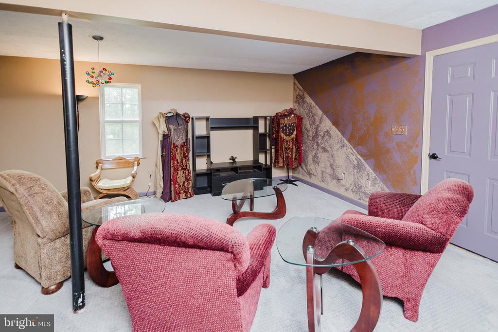 333 WHITE OAKS DRIVE