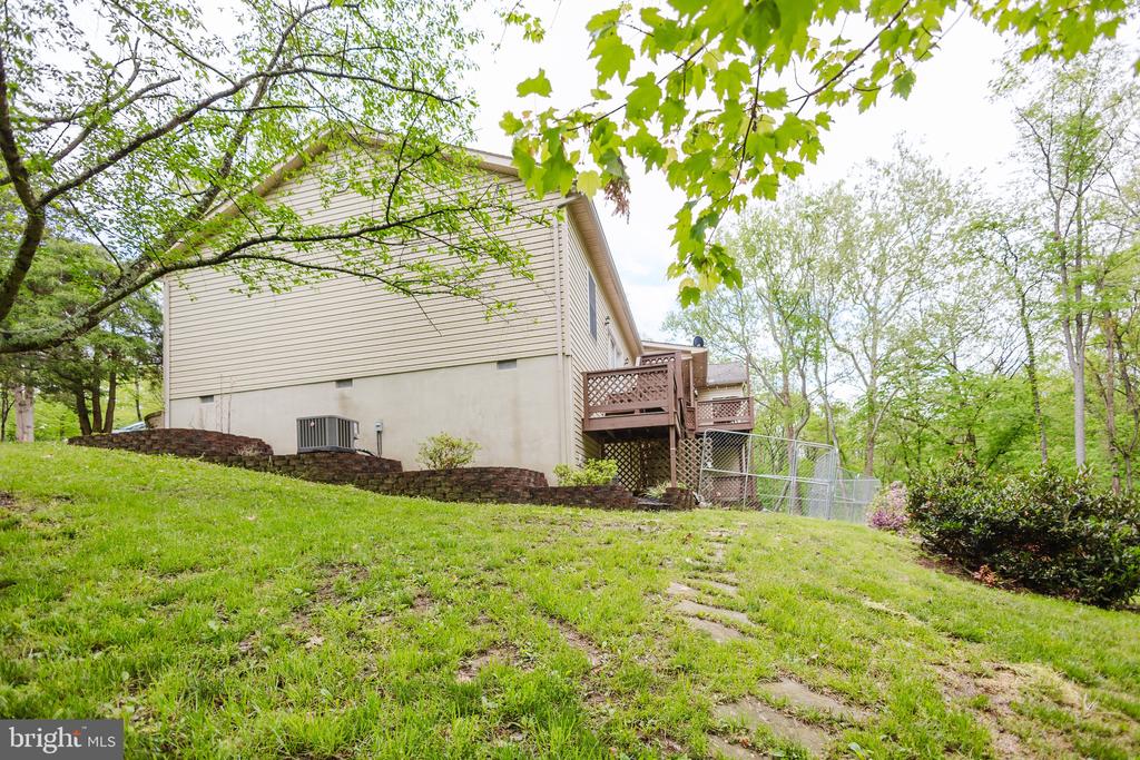 333 WHITE OAKS DRIVE