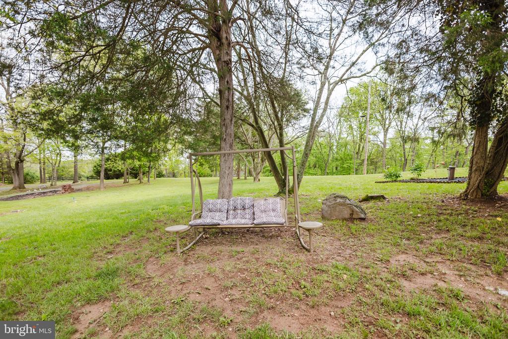 333 WHITE OAKS DRIVE