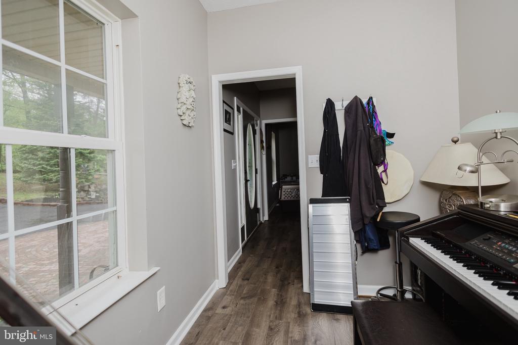 333 WHITE OAKS DRIVE