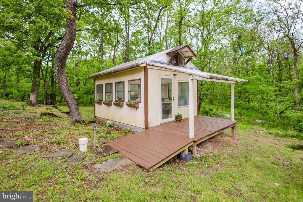 333 WHITE OAKS DRIVE