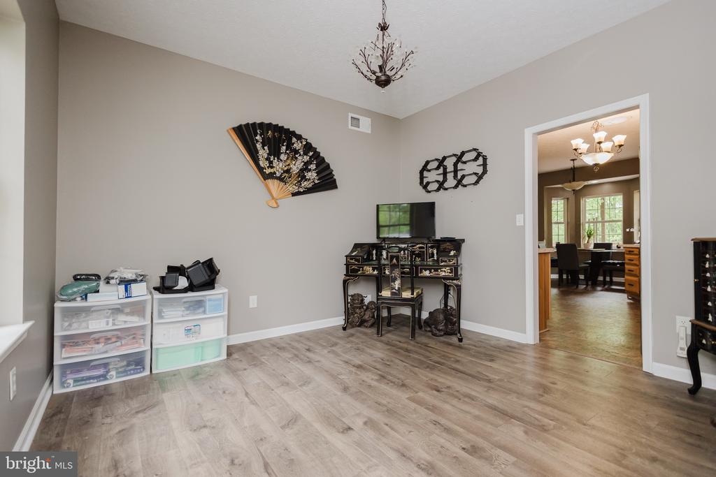 333 WHITE OAKS DRIVE