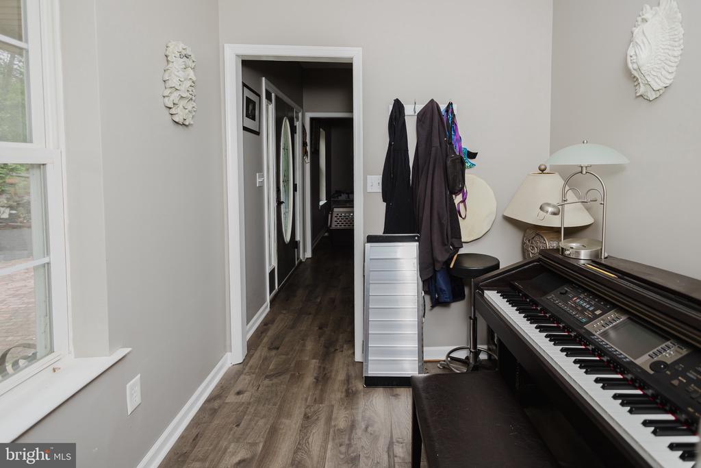 333 WHITE OAKS DRIVE