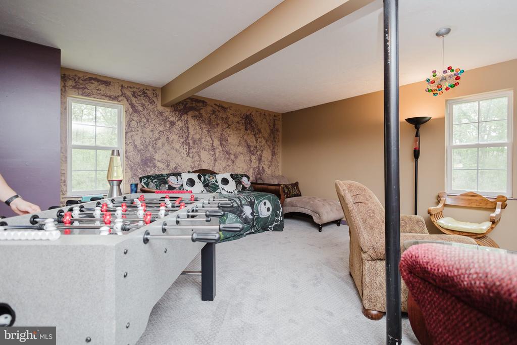 333 WHITE OAKS DRIVE