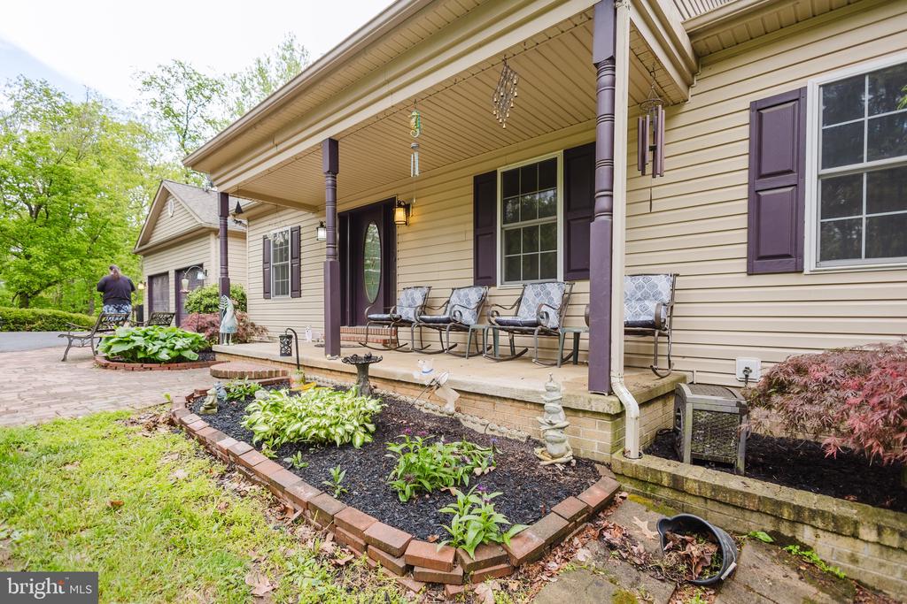 333 WHITE OAKS DRIVE