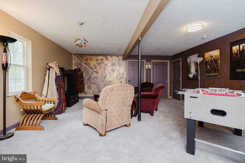 333 WHITE OAKS DRIVE