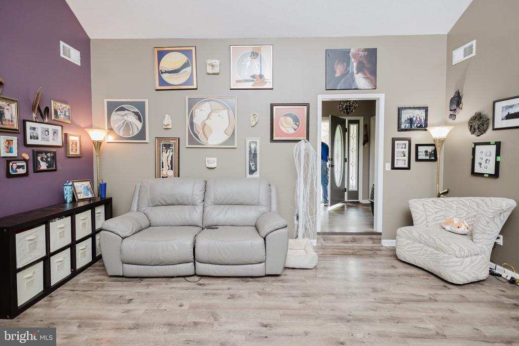 333 WHITE OAKS DRIVE