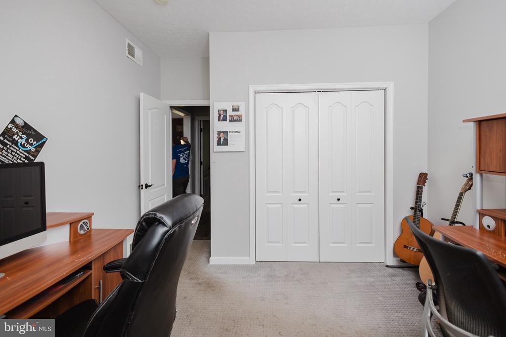 333 WHITE OAKS DRIVE