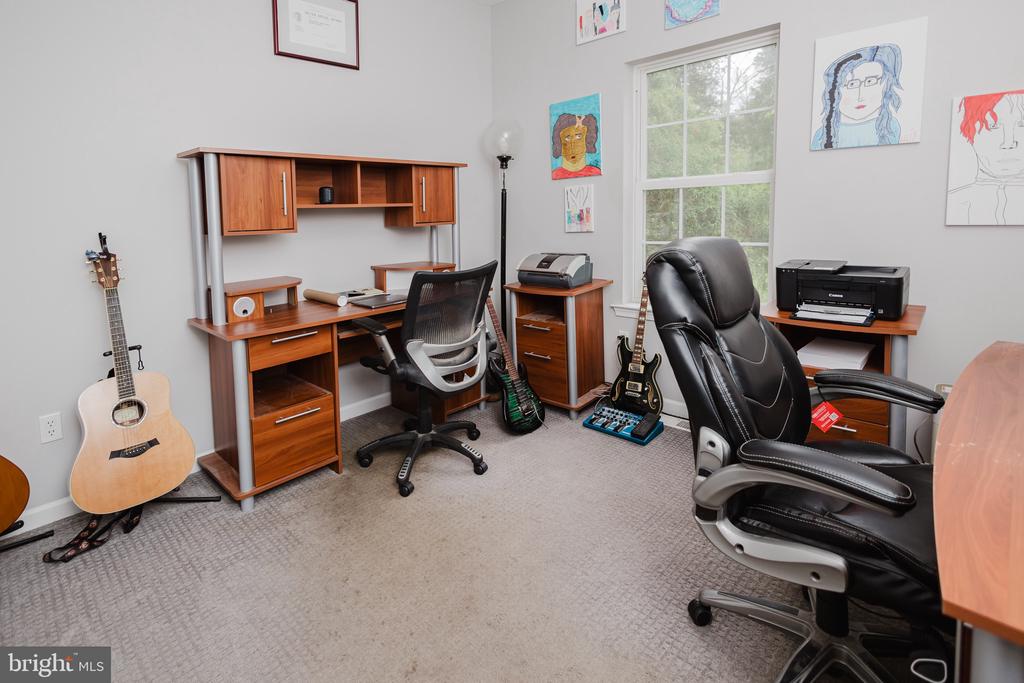 333 WHITE OAKS DRIVE